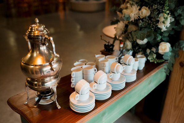 Comment organiser une soirée de dégustation de thés rares dans un salon de thé spécialisé?